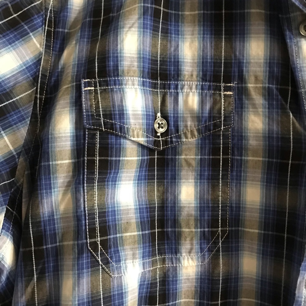 XLT apt 9 blue plaid short sleeve but shirt